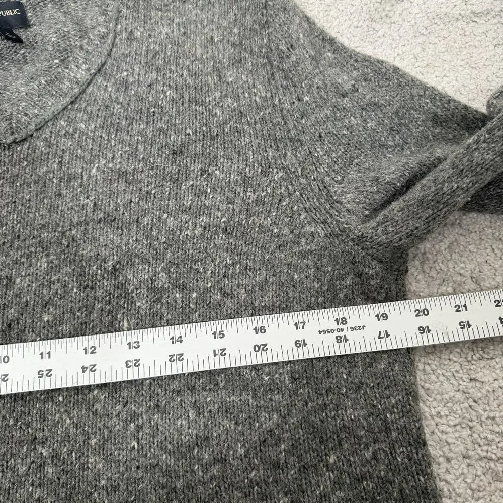 Banana Republic Men’s Lambswool Blend Gray V-Neck Sweater Size M